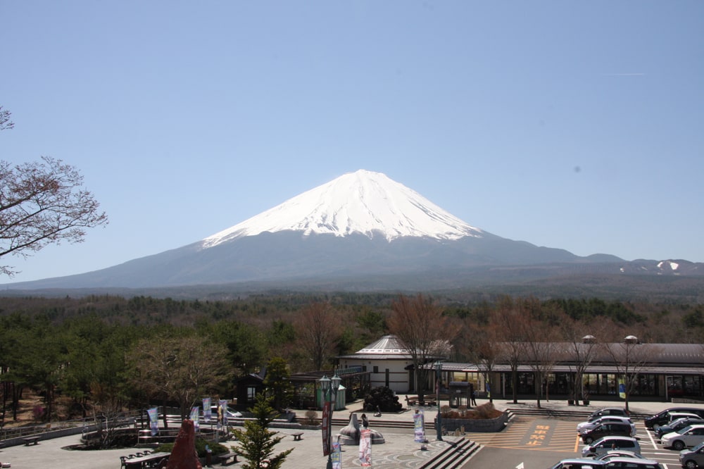 “Michi-no-eki Narusawa (roadside rest and shopping area)” is the hotspot we recommend out of those Michi-no-eki in Fujikawaguchiko